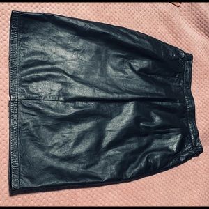Jacqueline Ferrar 100% leather pencil length skirt